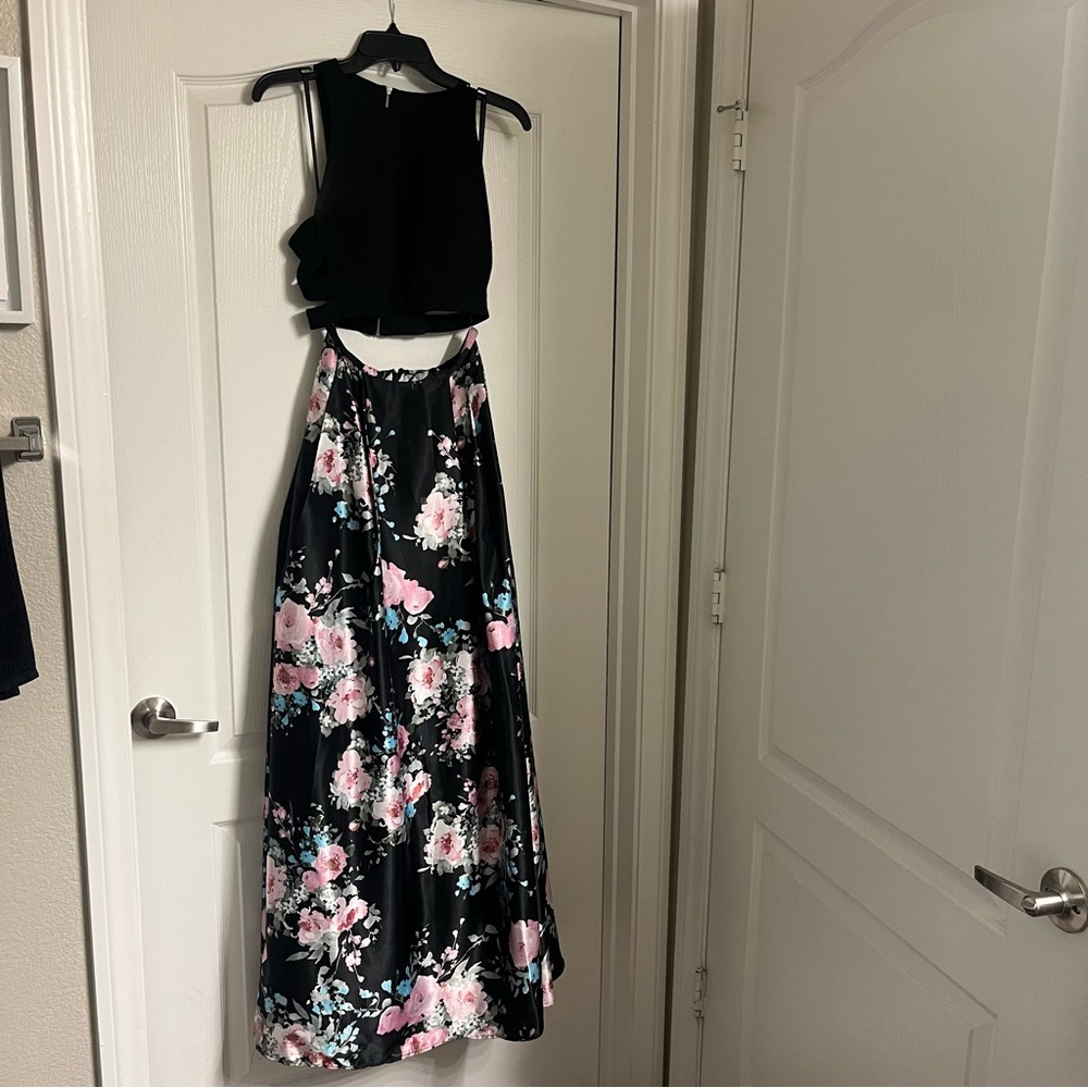 Blondie Nites by Stacy Sklar Two Piece Floral Prom / Formal Dress